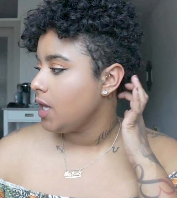 Short Curly Hairstyles for Round Faces with Side Cut