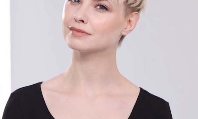 Short Textured Hairstyles with Bangs for Thick Hair