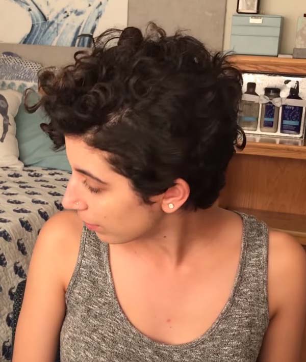 Simple Natural Short Curly Hairstyles For Women